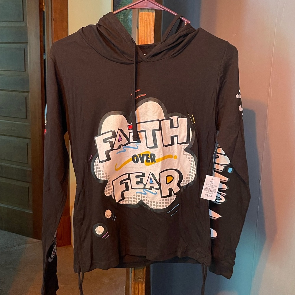 Cute long sleeve tee shirt.